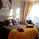 Lynbar Hotel